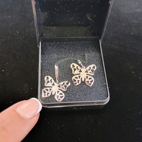 Jewelry - Chic Silver Butterfly Earrings